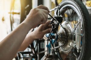 What is the ideal tire pressure for road and mountain bikes?