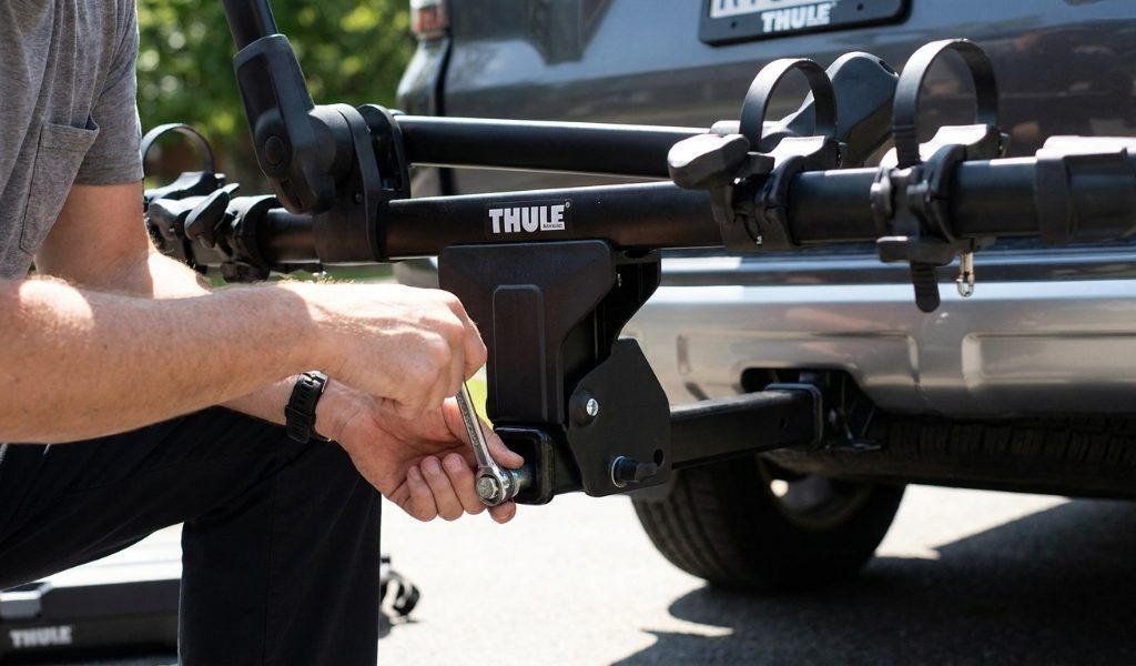 Installing a Thule bike rack on a vehicle hitch